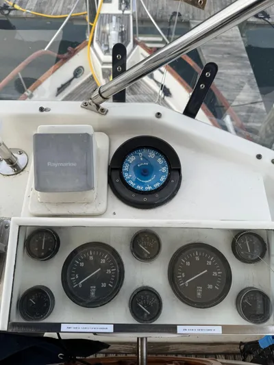 Lark Yacht Photos Pics 