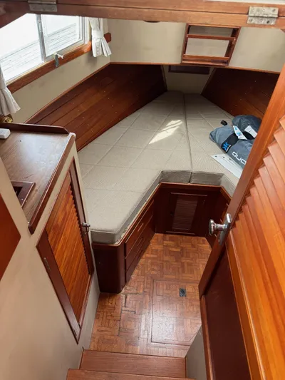 Lark Yacht Photos Pics 