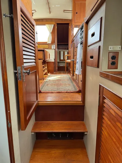 Lark Yacht Photos Pics 