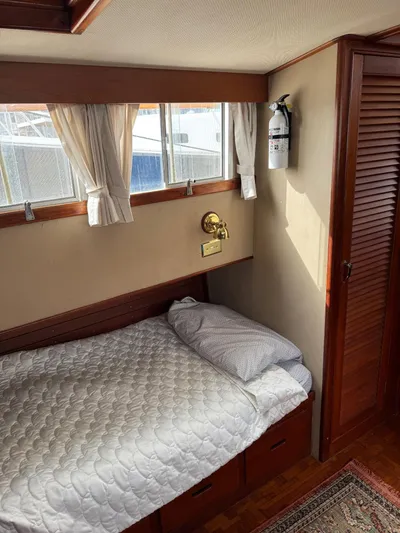 Lark Yacht Photos Pics 