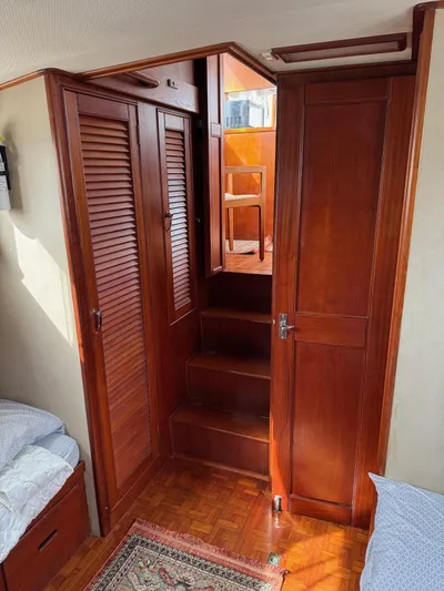 Lark Yacht Photos Pics 