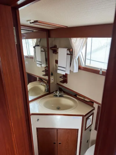 Lark Yacht Photos Pics 