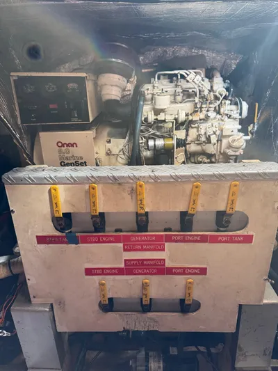 Lark Yacht Photos Pics 