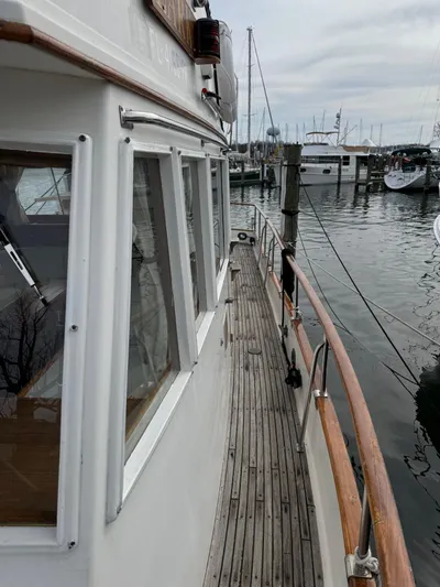Lark Yacht Photos Pics 