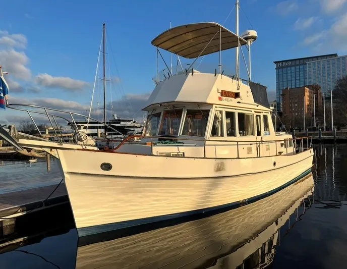 Lark Yacht Photos Pics 