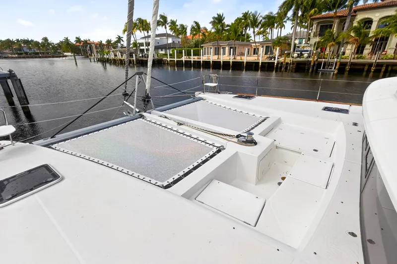  Yacht Photos Pics 2019 Lagoon 450 F catamaran deck with waterfront view and palm trees.