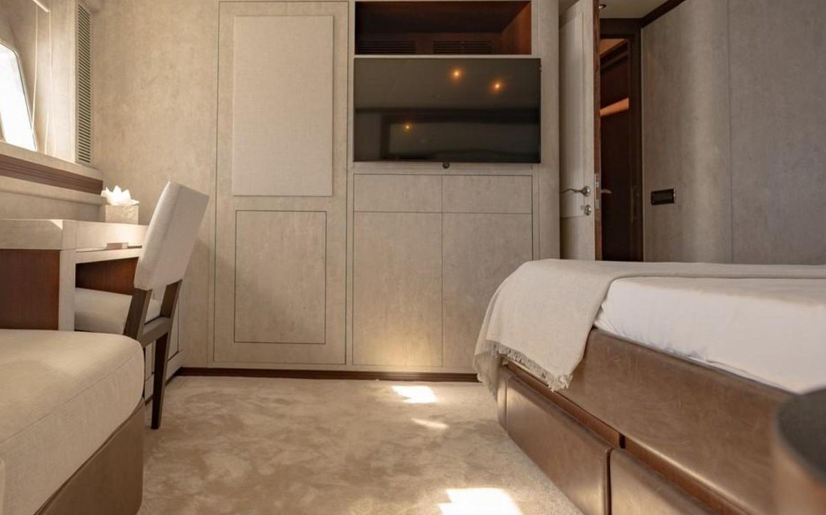 2005 Mangusta 92 
