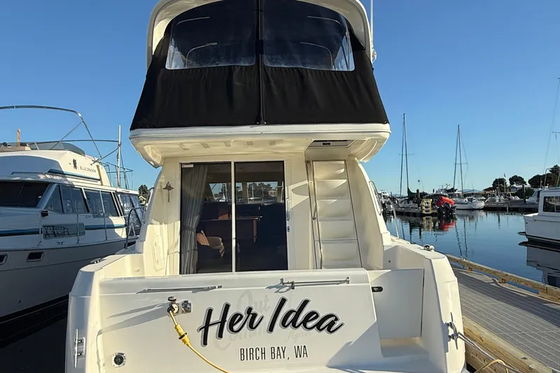 Her Idea Yacht Photos Pics 2005 Meridian 381 yacht named "Her Idea" docked at Birch Bay, WA marina.