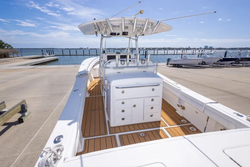 Change Order Yacht Photos Pics 2018 Regulator 31 boat with sleek deck design at a marina.