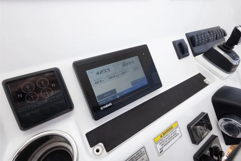Change Order Yacht Photos Pics 2018 Regulator 31 boat dashboard with Yamaha controls and digital displays.