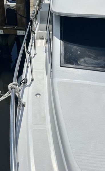 1991 Ocean Alexander 420 Sun Deck Cockpit Motor Yacht