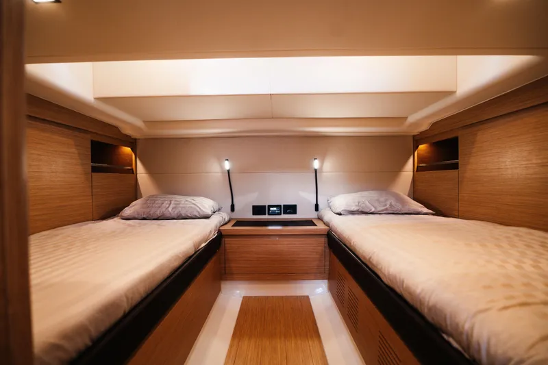 Mathloe Yacht Photos Pics Pardo Yacht 43 - Vente bateaux occasions Méditerranée 