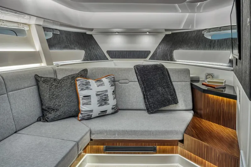  Yacht Photos Pics 2023-Sea-Ray-Sundancer-370-Outboard-MarineMax