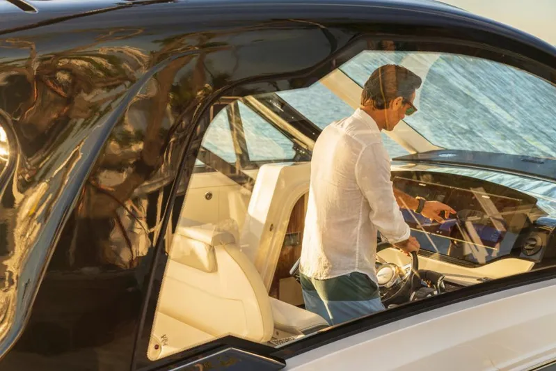  Yacht Photos Pics 2023-Sea-Ray-Sundancer-370-Outboard-MarineMax