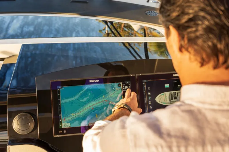  Yacht Photos Pics 2023-Sea-Ray-Sundancer-370-Outboard-MarineMax