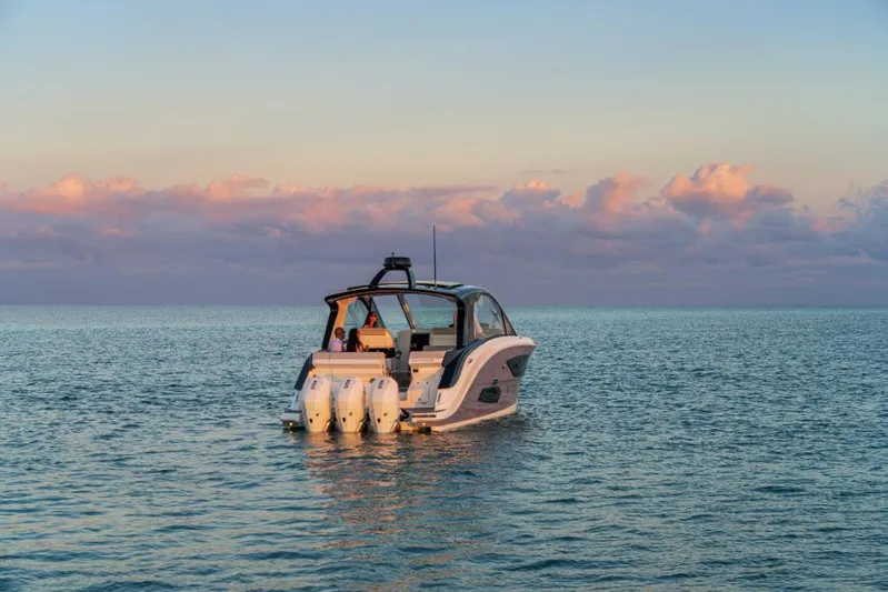  Yacht Photos Pics 2023-Sea-Ray-Sundancer-370-Outboard-MarineMax