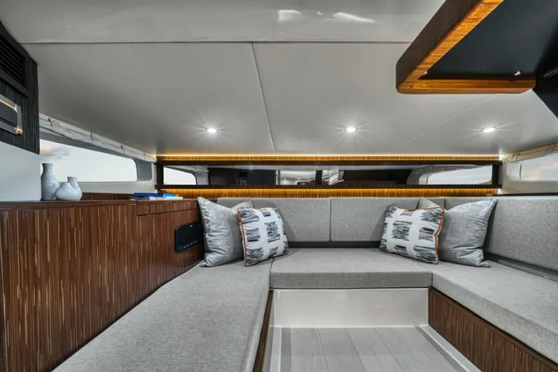  Yacht Photos Pics 2023-Sea-Ray-Sundancer-370-Outboard-MarineMax