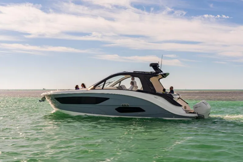  Yacht Photos Pics 2023-Sea-Ray-Sundancer-370-Outboard-MarineMax