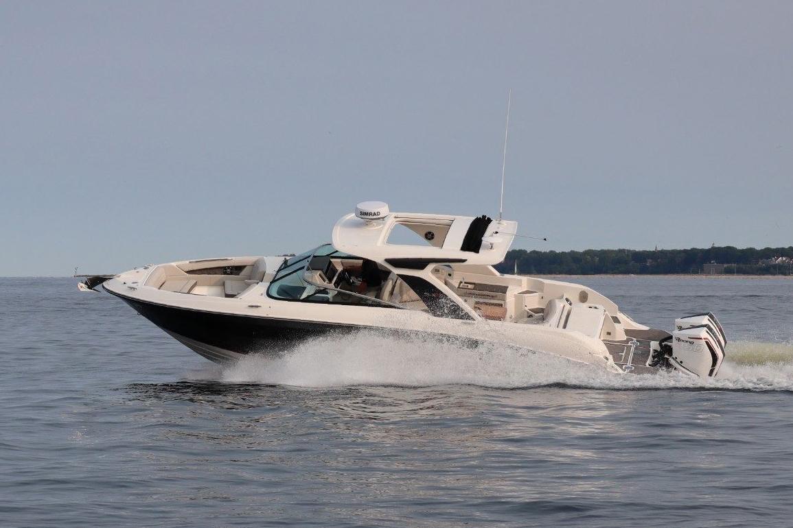 2023 Sea Ray SLX 350 Outboard