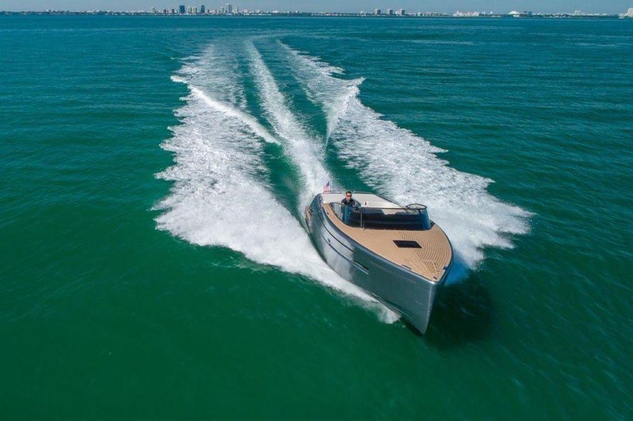 2018 Canard Yachts eMotion HYBRID