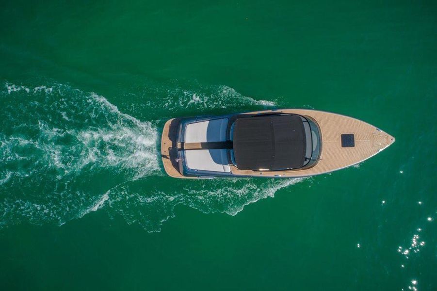 2018 Canard Yachts eMotion HYBRID