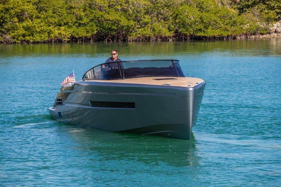 2018 Canard Yachts eMotion HYBRID