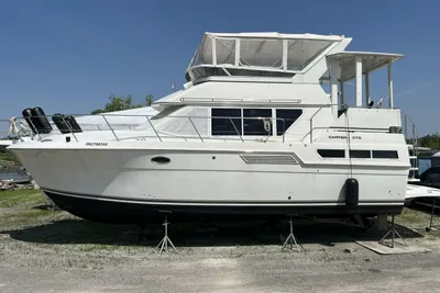 Carver 370 Aft Cabin