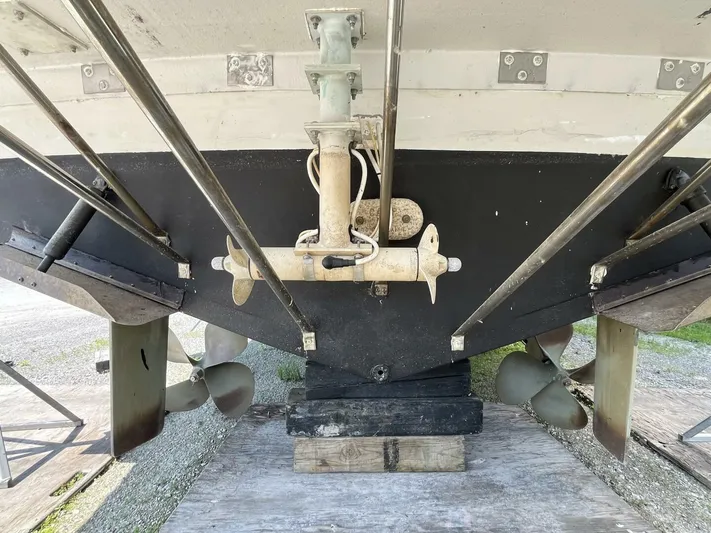 Yacht Photos Pics 1996 Carver 370 Aft Cabin boat underside showing propellers and rudders on dry dock.