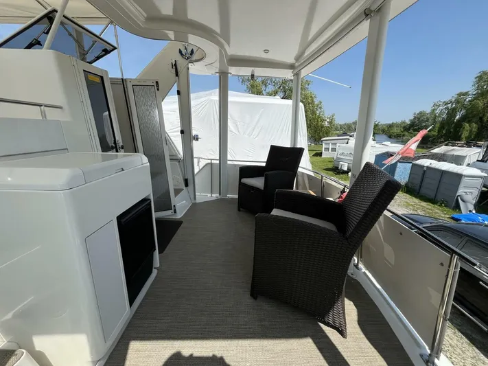  Yacht Photos Pics 1996 Carver 370 Aft Cabin boat interior with wicker chairs on deck.