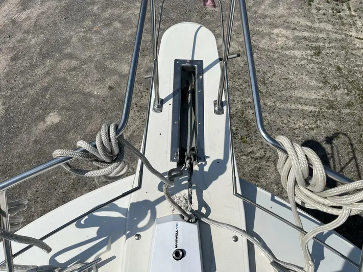  Yacht Photos Pics Bow view of 1996 Carver 370 Aft Cabin with ropes and railings.