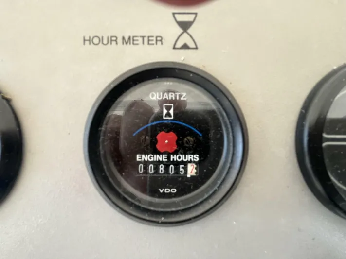  Yacht Photos Pics Hour meter showing 805.2 engine hours on 1996 Carver 370 Aft Cabin.