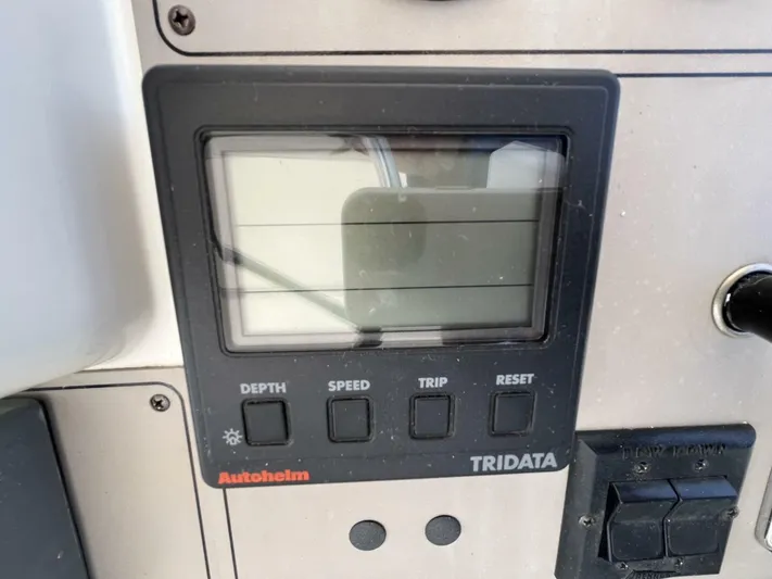  Yacht Photos Pics Autopilot display panel on a 1996 Carver 370 Aft Cabin boat dashboard.