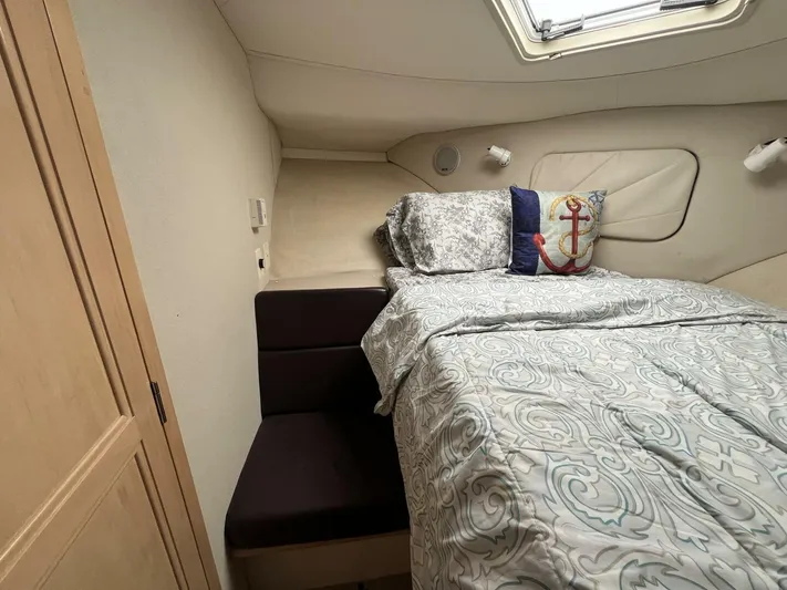  Yacht Photos Pics 1996 Carver 370 Aft Cabin bedroom with patterned bedding and nautical-themed pillow.