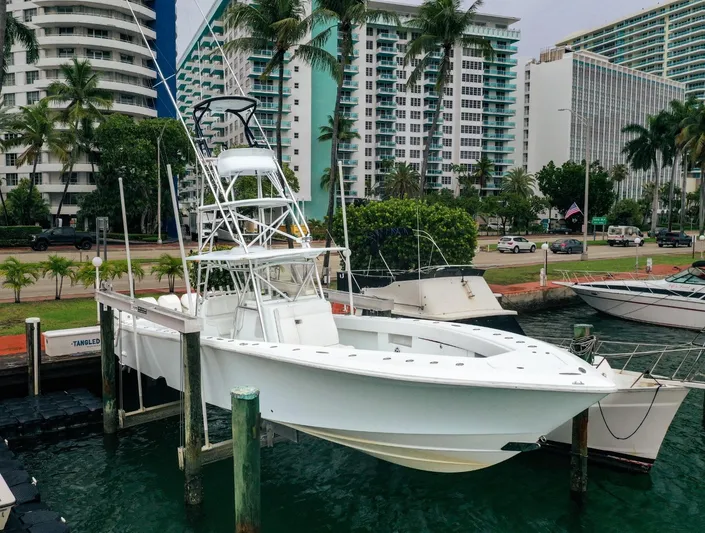  Yacht Photos Pics 2017 SeaVee Z 39 boat docked in a marina with cityscape background.