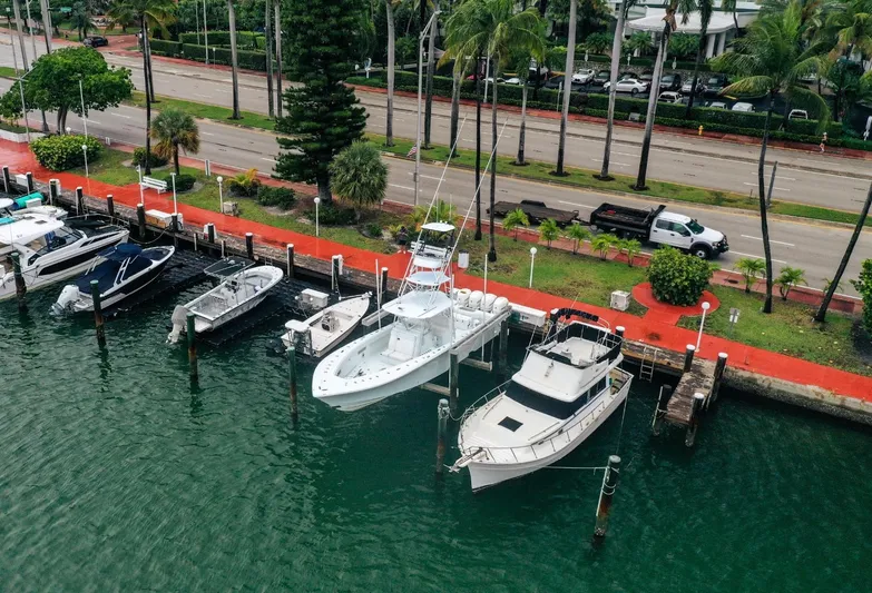  Yacht Photos Pics 2017 SeaVee Z 39 boat docked at marina with other vessels, surrounded by palm trees.