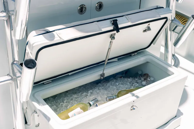  Yacht Photos Pics Open cooler with ice and drinks on a 2017 SeaVee Z 39 boat.