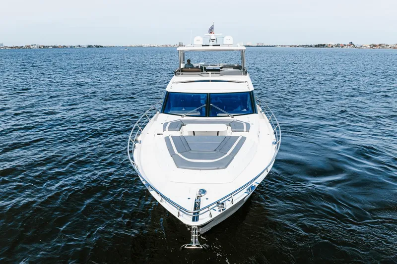 Live More Yacht Photos Pics 2021 Galeon 680 Fly yacht cruising on open water.