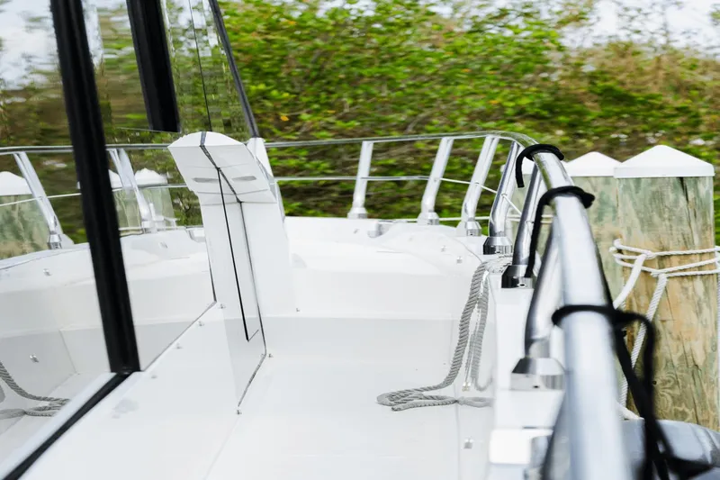 Live More Yacht Photos Pics Galeon 680 Fly 2021 yacht docked, side view with railing and ropes.