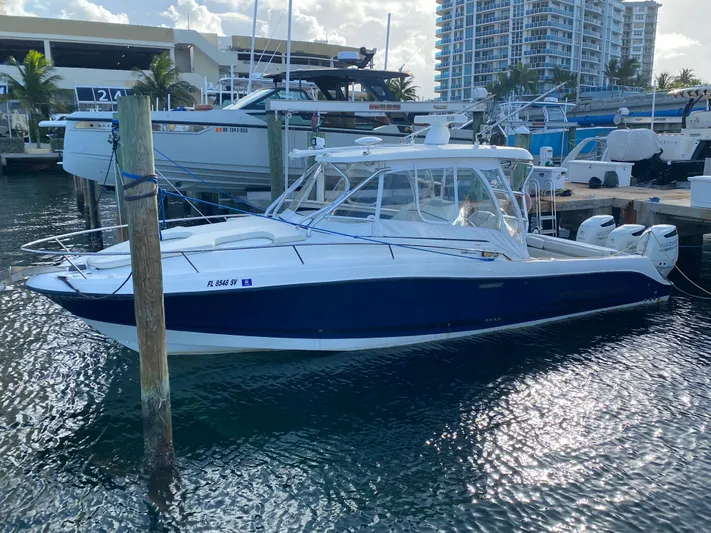  Yacht Photos Pics 2006 Hydra-Sports Vector 3300 VX boat docked at marina, surrounded by other vessels.