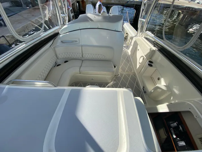  Yacht Photos Pics 2006 Hydra-Sports Vector 3300 VX boat interior with white seating and sleek design.
