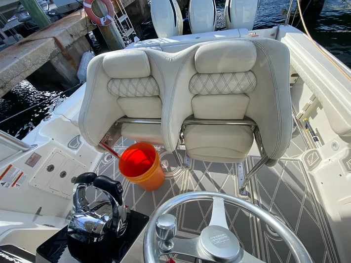  Yacht Photos Pics 2006 Hydra-Sports Vector 3300 VX boat interior with helm, seats, and orange bucket.