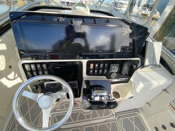  Yacht Photos Pics 2006 Hydra-Sports Vector 3300 VX helm with Garmin displays and controls.