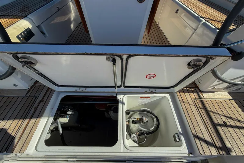 Happy Ours Yacht Photos Pics Beneteau Oceanis 40.1 (2022) yacht deck with open storage compartment.