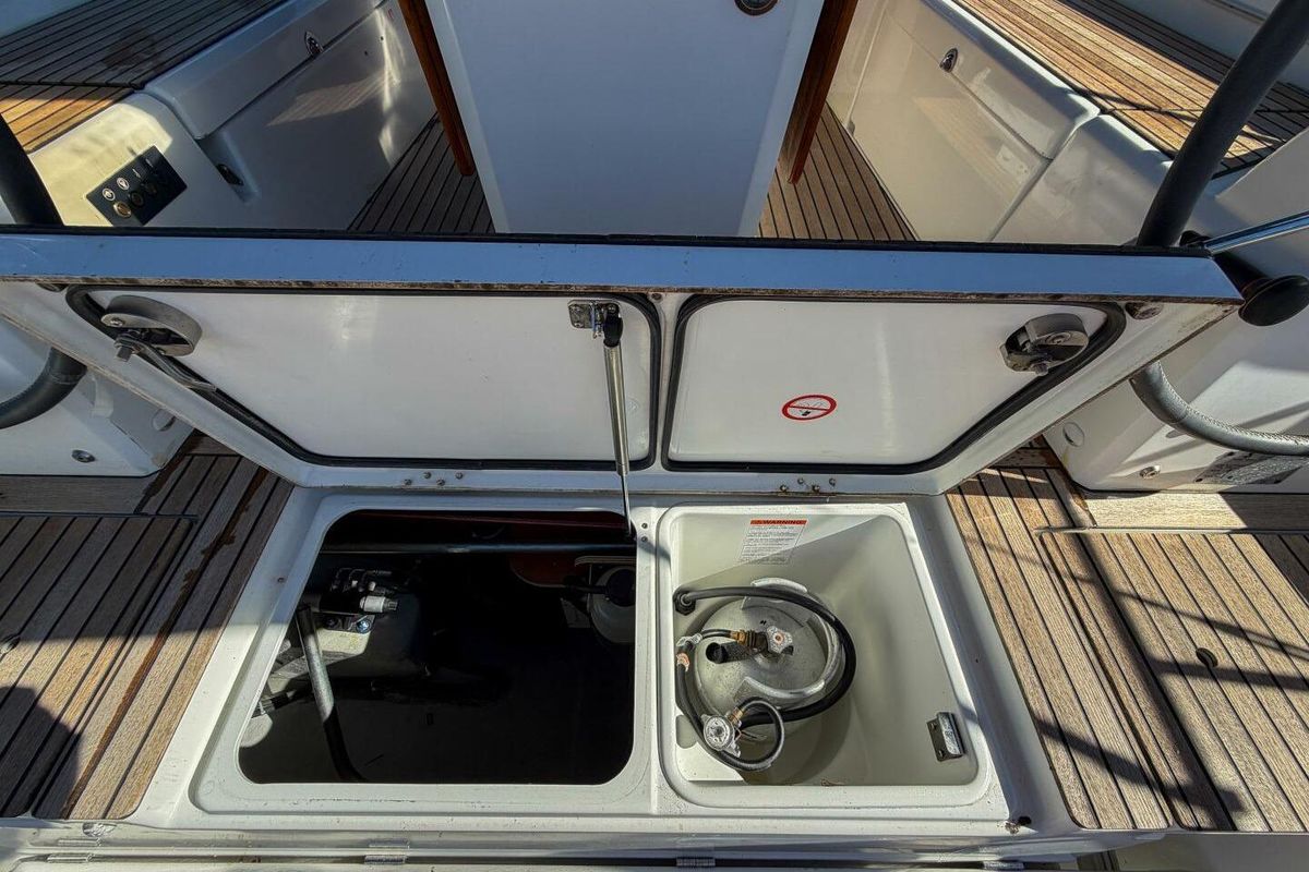 2022 Beneteau 42 