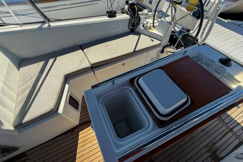 Happy Ours Yacht Photos Pics Beneteau Oceanis 40.1 (2022) cockpit with cushioned seating and deck view.