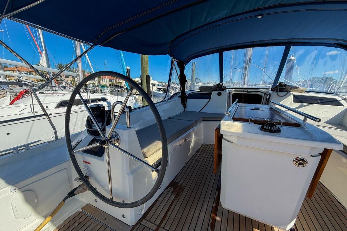 2022 Beneteau 42 
