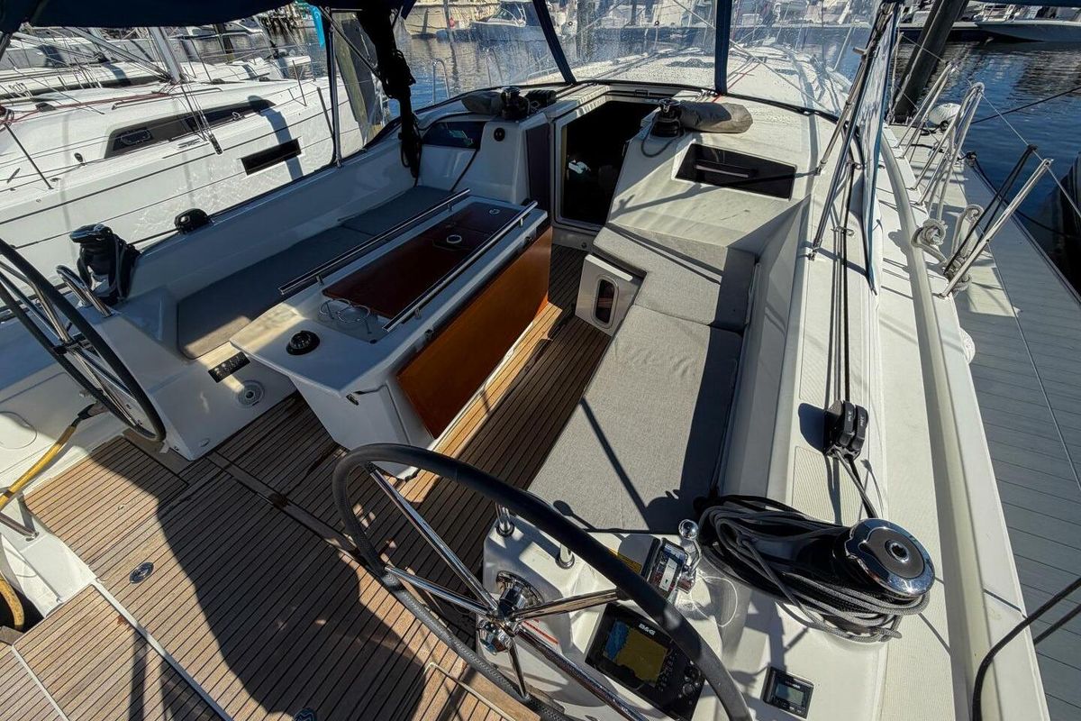 2022 Beneteau 42 