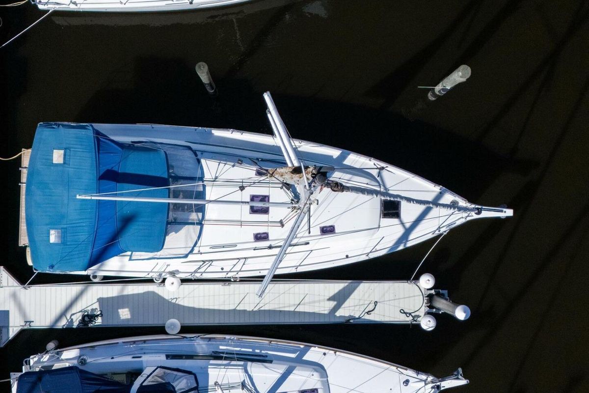 2022 Beneteau 42 