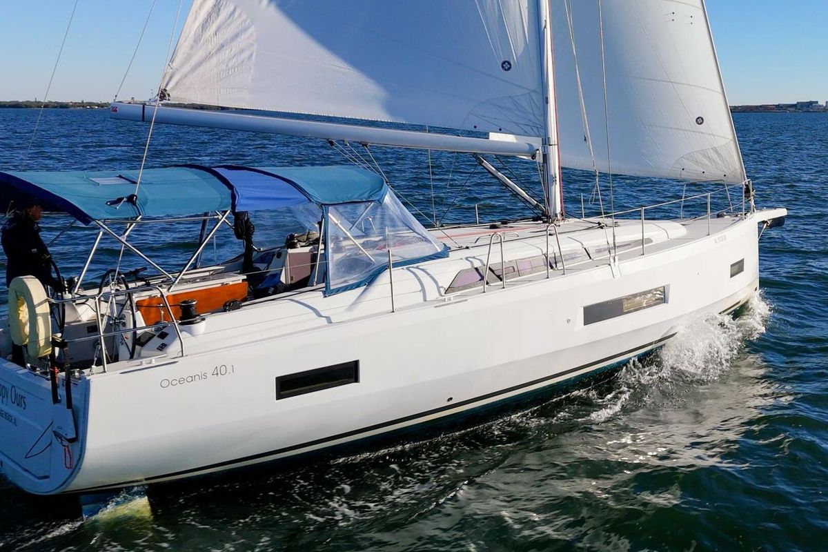 2022 Beneteau 42 