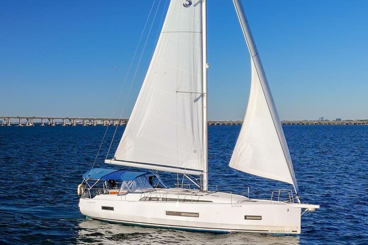 2022 Beneteau 42 